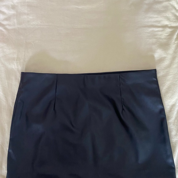 H&M black leather skirt - Picture 3 of 4